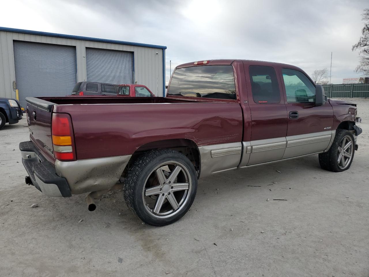 Image 3 of 2000 CHEVROLET SILVERADO C1500 2000 with VIN 2GCEC19W2Y1356136