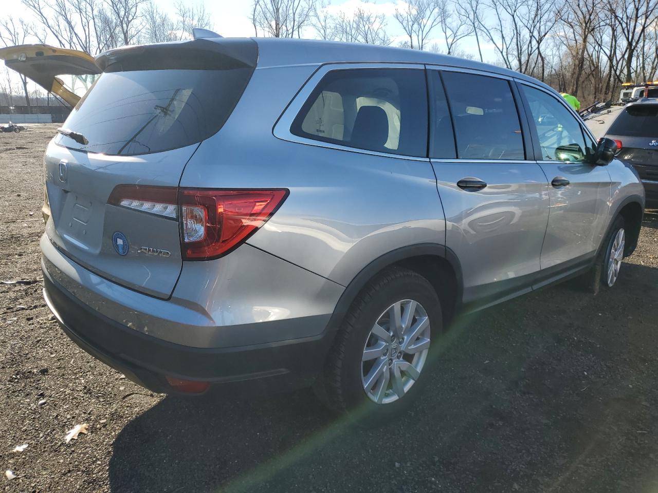 Image 3 of 2019 HONDA PILOT LX 2019 with VIN 5FNYF6H18KB060193