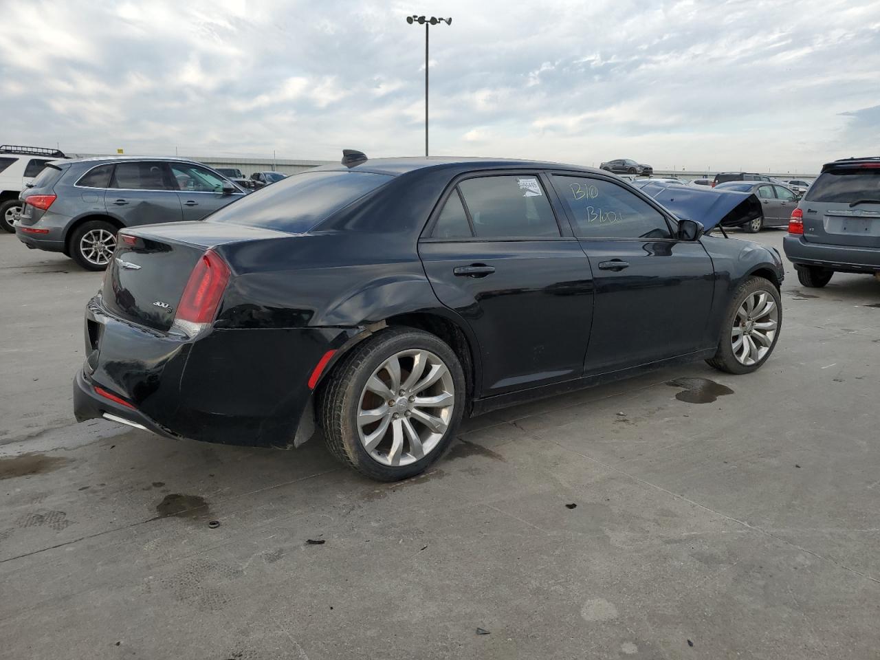 Obraz 3 z 2019 CHRYSLER 300 S 2019 z VIN 2C3CCABG2KH601109