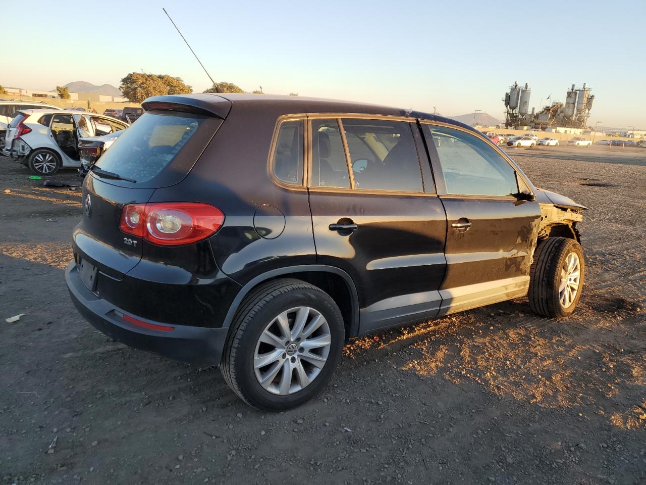 Изображение 3 2010 VOLKSWAGEN TIGUAN S 2010 с VIN WVGAV7AX8AW531595