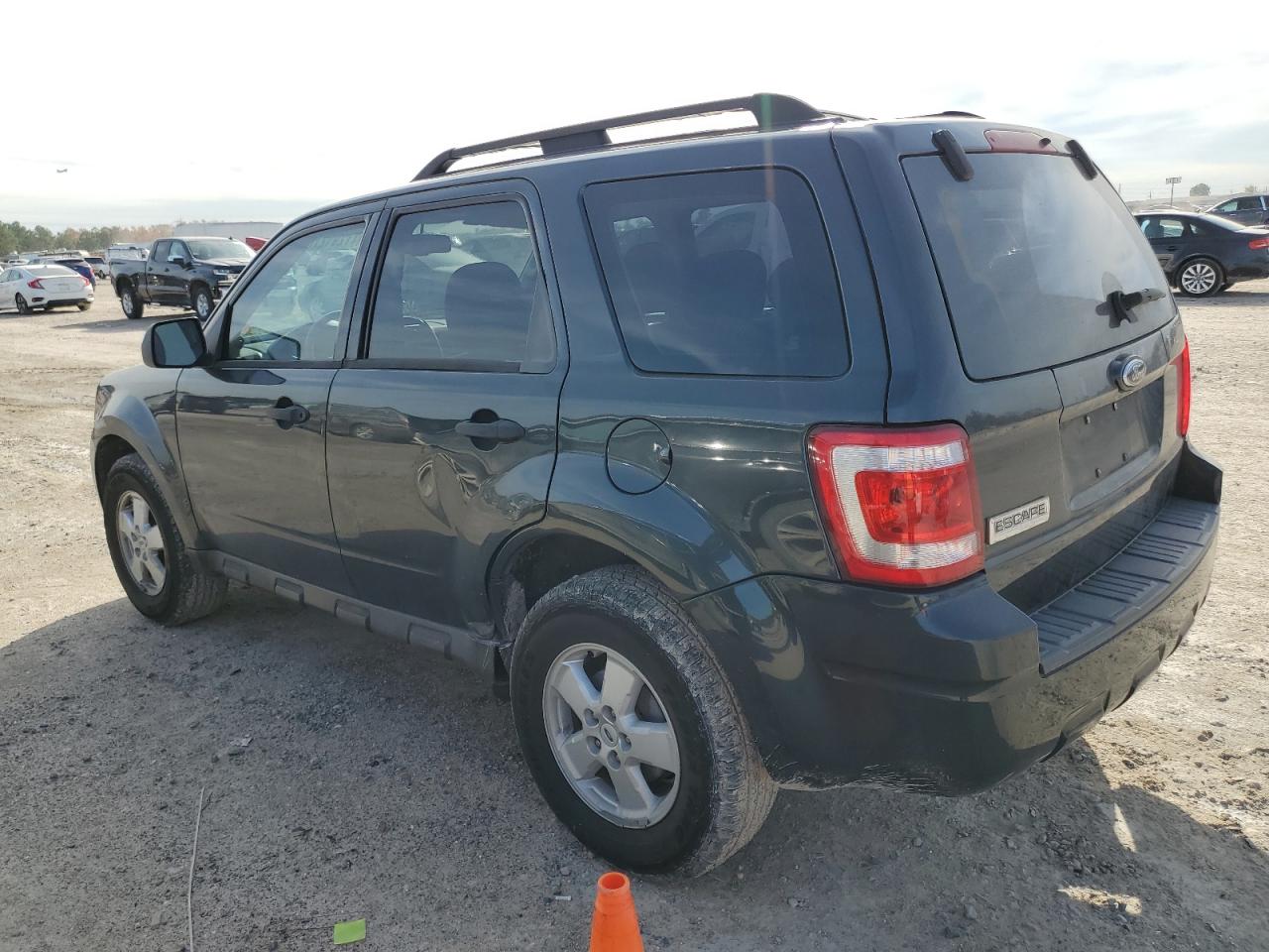 Image 2 of 2009 FORD ESCAPE XLS 2009 with VIN 1FMCU02739KA59245