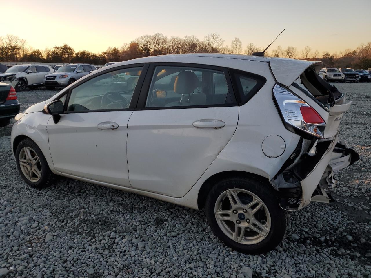 Obraz 2 z 2019 FORD FIESTA SE 2019 z VIN 3FADP4EJ0KM119260