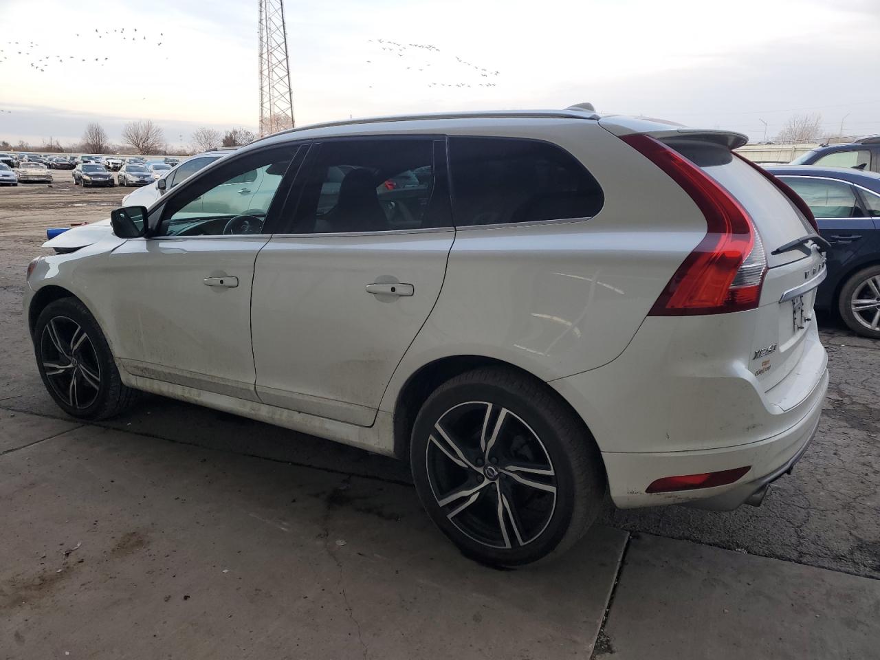 Изображение 2 2017 VOLVO XC60 T6 R-DESIGN PLATINUM 2017 с VIN YV449MRS7H2001498