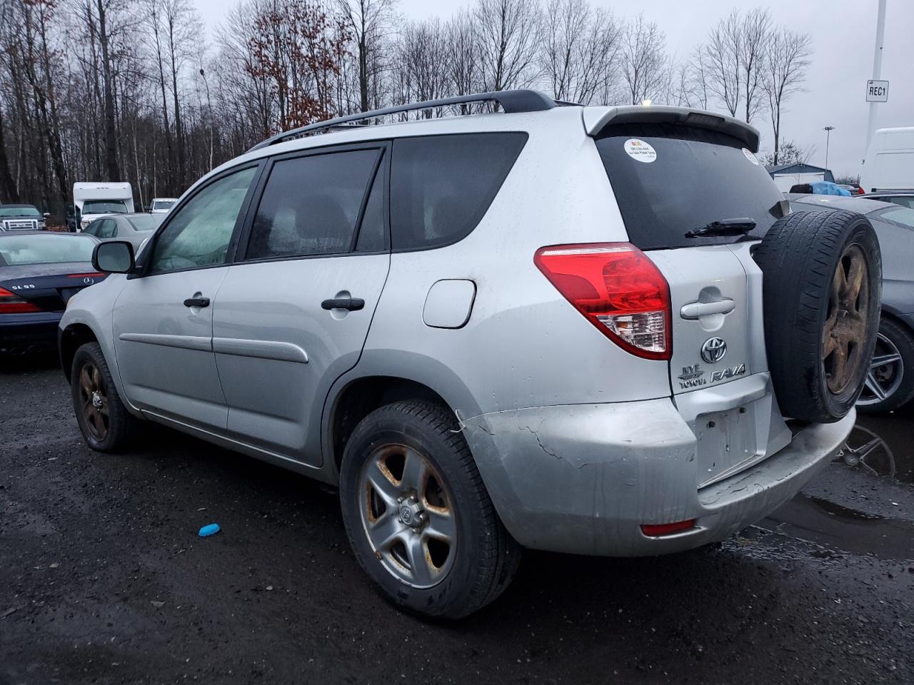 Image 2 of 2007 TOYOTA RAV4 2007 with VIN JTMBD33V476051840