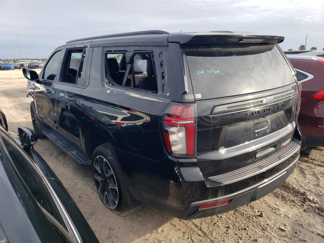 Изображение 2 2021 CHEVROLET SUBURBAN C1500 RST 2021 с VIN 1GNSCEKD0MR347964