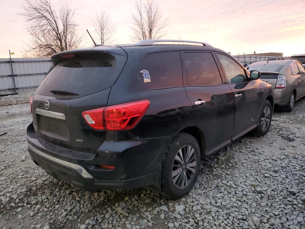 Image 3 of 2018 NISSAN PATHFINDER S 2018 with VIN 5N1DR2MM5JC659526