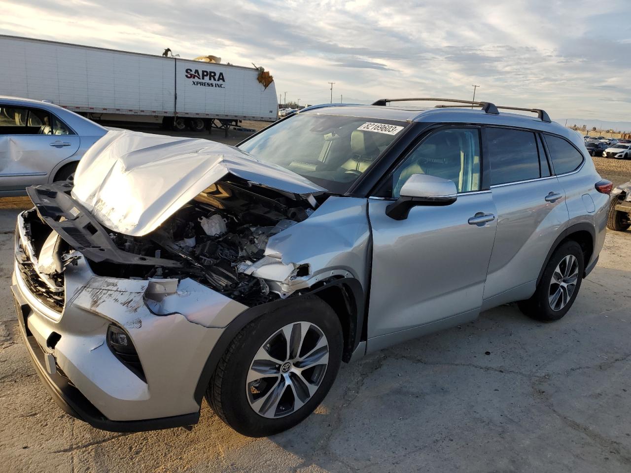 Obraz 1 z 2022 TOYOTA HIGHLANDER XLE 2022 z VIN 5TDHZRAH7NS093024
