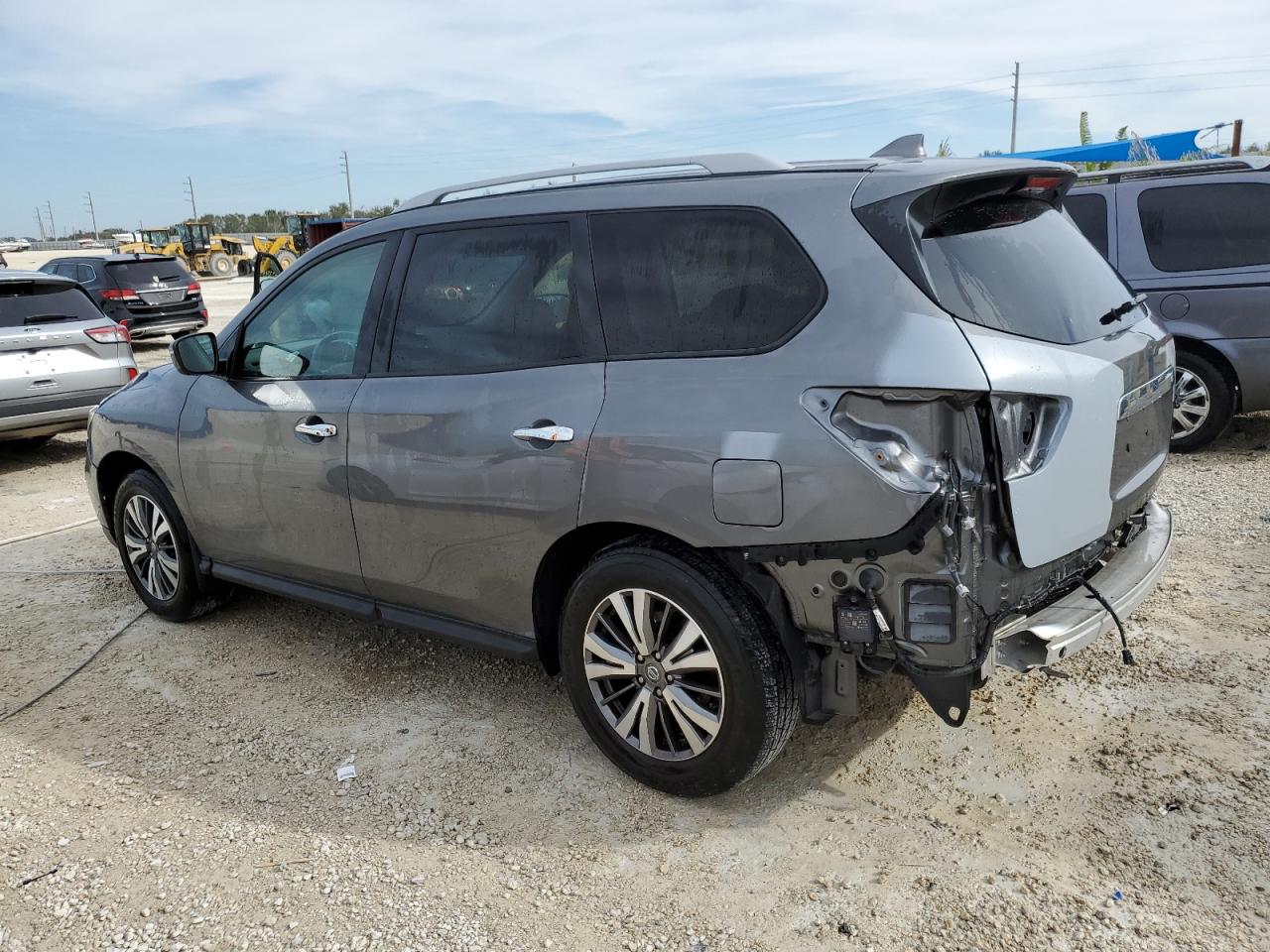 Image 2 of 2020 NISSAN PATHFINDER SV 2020 with VIN 5N1DR2BN6LC642328