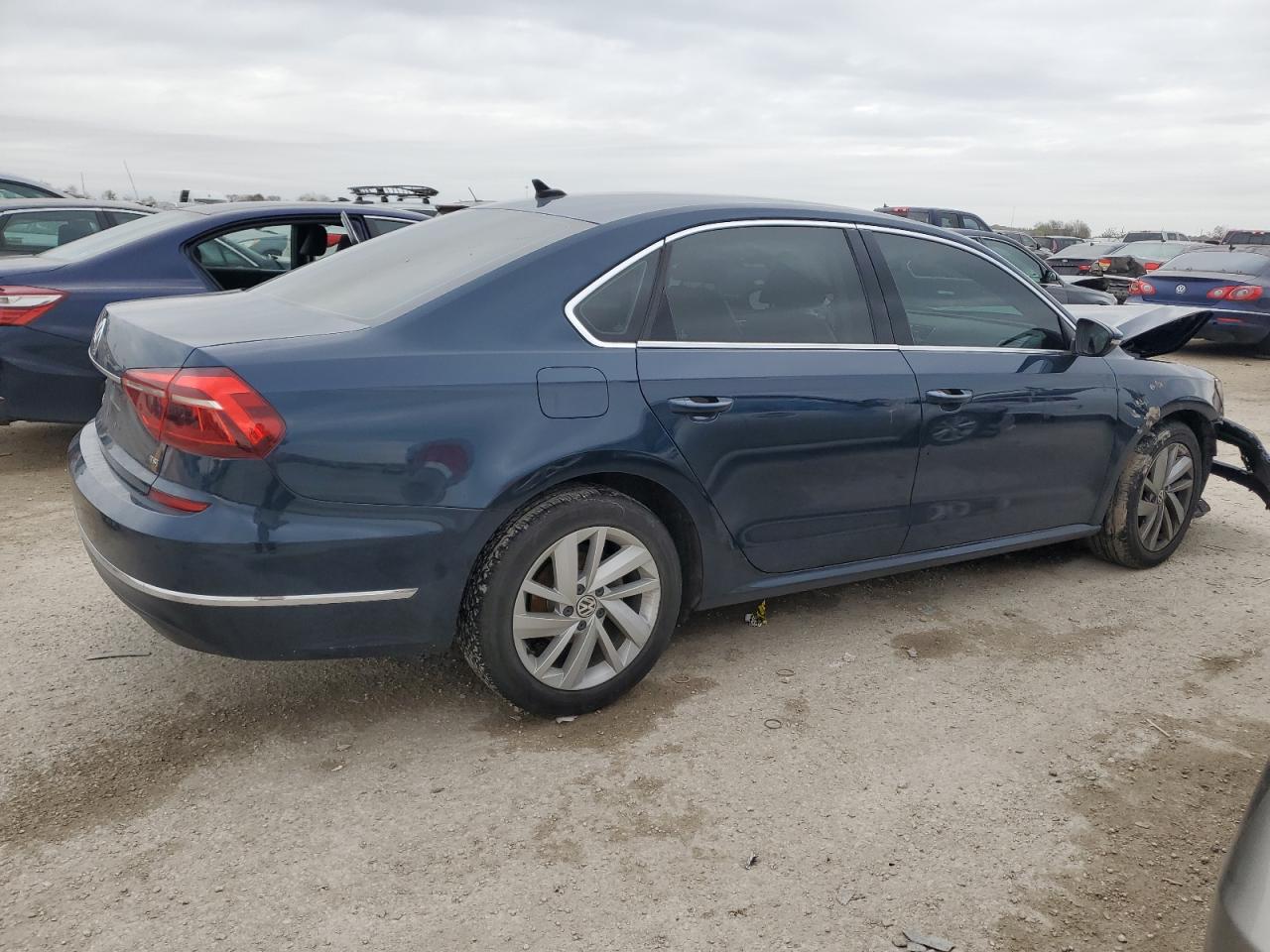 Image 3 of 2018 VOLKSWAGEN PASSAT SE 2018 with VIN 1VWBA7A33JC028413