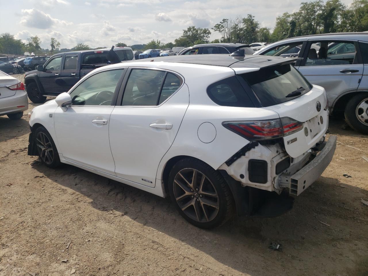 Obraz 2 z 2016 LEXUS CT 200 2016 z VIN JTHKD5BH3G2265456