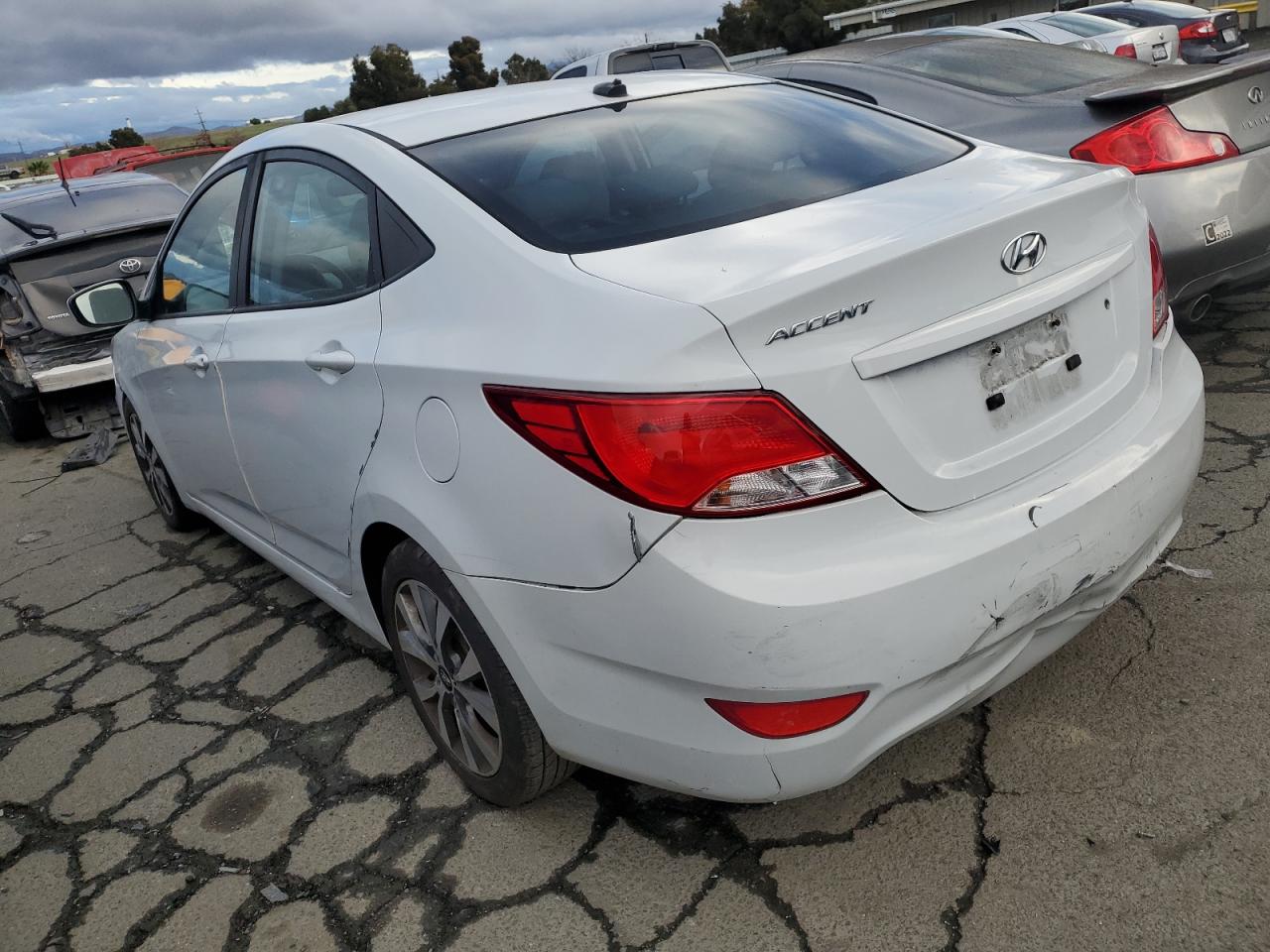 Изображение 2 2017 HYUNDAI ACCENT SE 2017 с VIN KMHCT4AE1HU360948