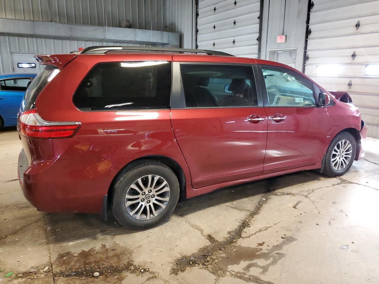 Obraz 3 z 2019 TOYOTA SIENNA XLE 2019 z VIN 5TDYZ3DC6KS020946