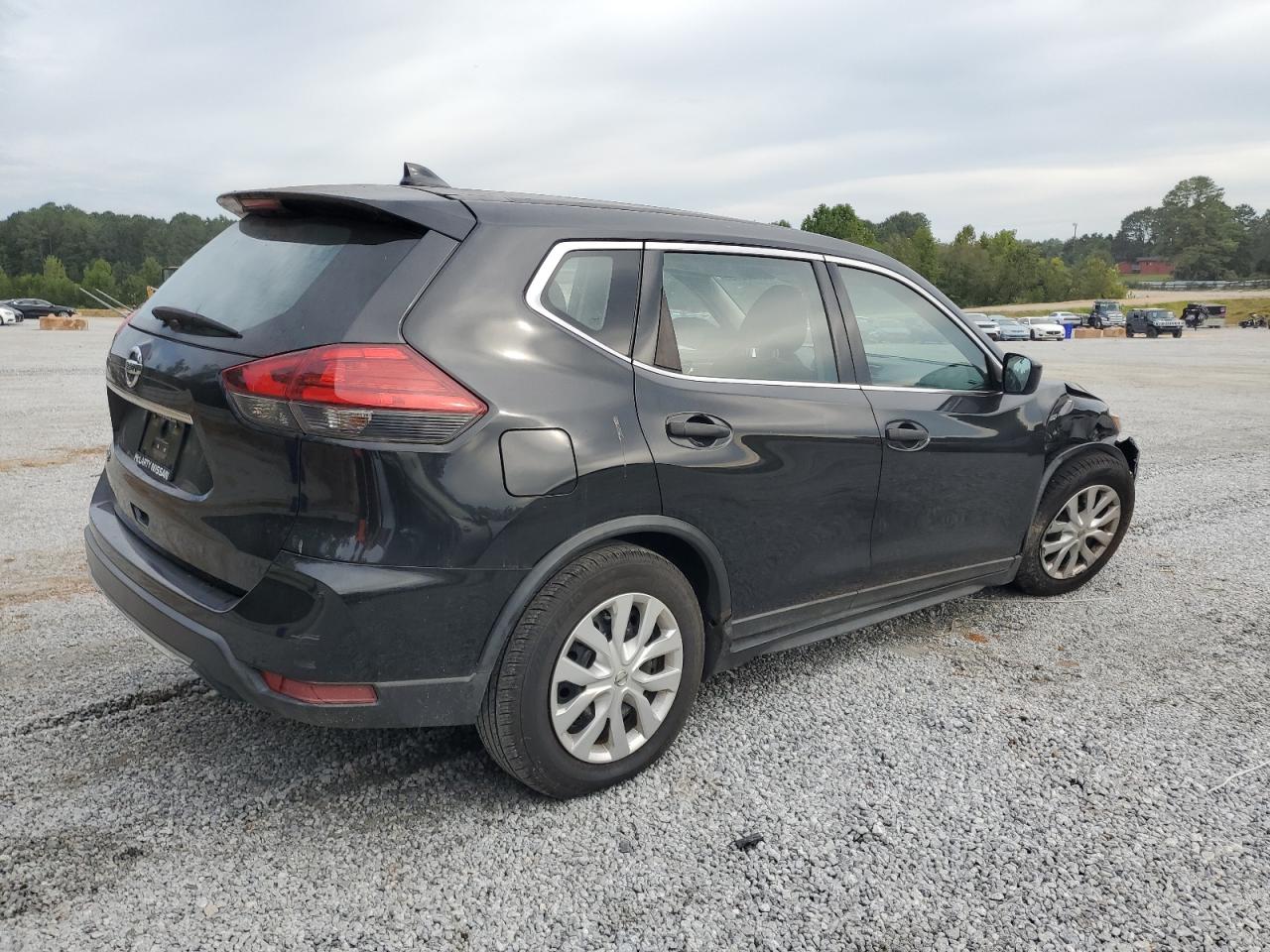 Image 3 of Nissan Rogue S 2017 with VIN KNMAT2MTXHP531365