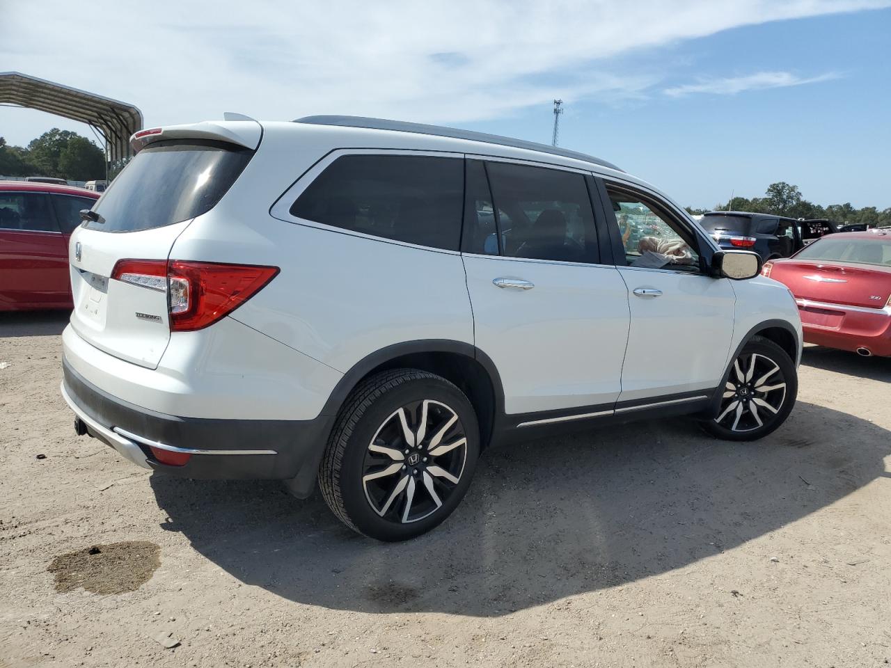 Obraz 3 z 2020 HONDA PILOT TOURING 2020 z VIN 5FNYF5H62LB011952