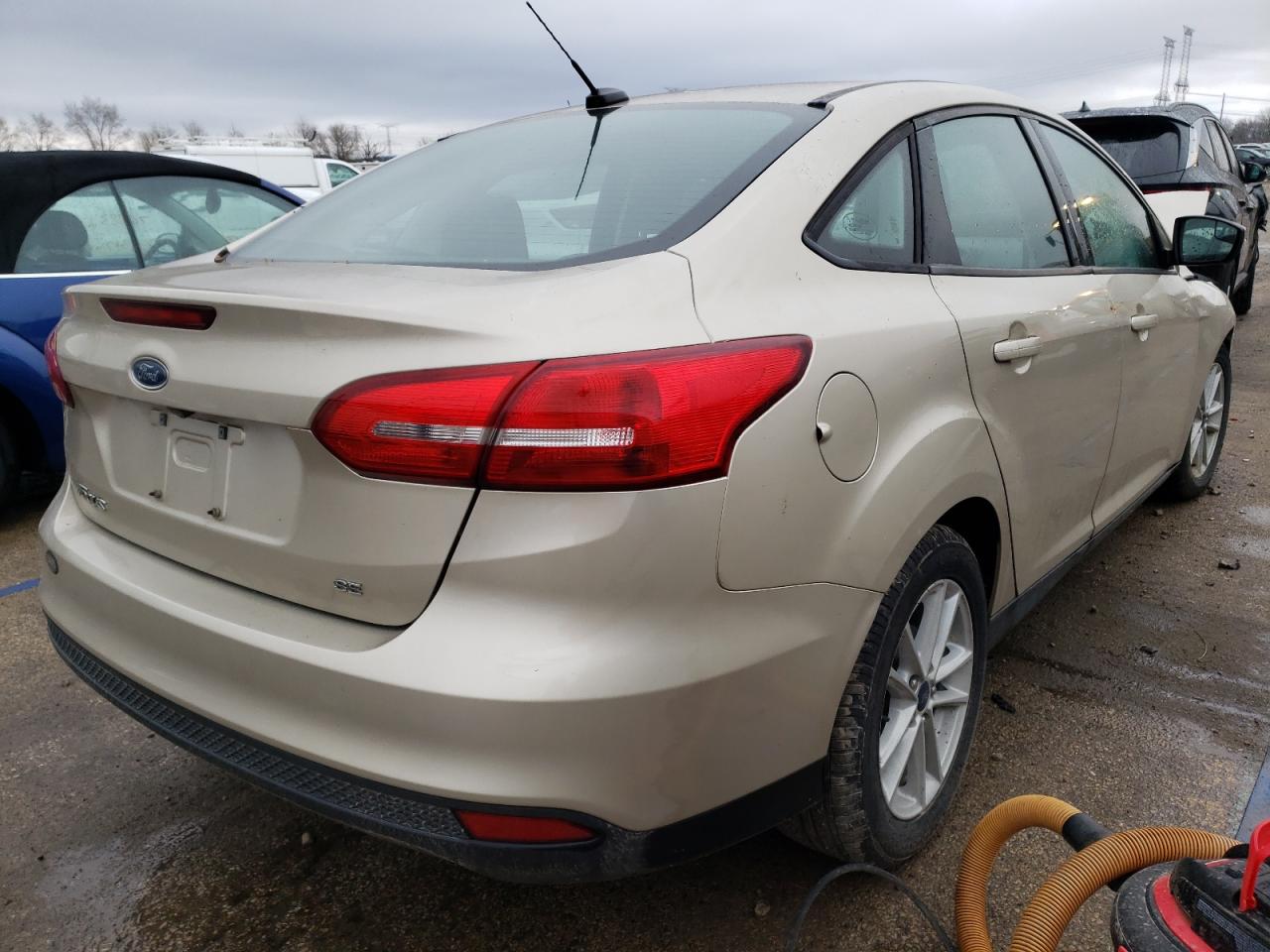 Image 3 of 2017 FORD FOCUS SE 2017 with VIN 1FADP3F22HL228587
