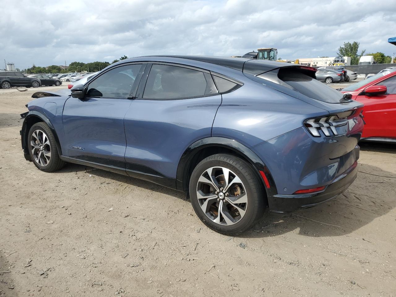 Изображение 2 2021 FORD MUSTANG MACH-E PREMIUM 2021 с VIN 3FMTK3R70MMA35743