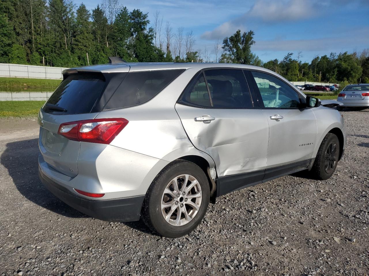 Image 3 of 2018 CHEVROLET EQUINOX LT 2018 with VIN 3GNAXJEV1JS570858