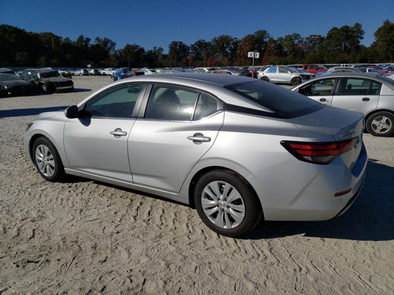 Obraz 2 z 2023 NISSAN SENTRA S 2023 z VIN 3N1AB8BV4PY289912