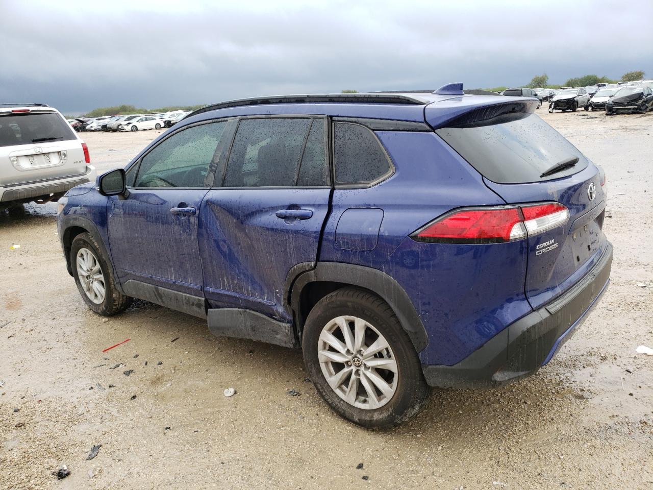 Image 2 of 2022 TOYOTA COROLLA CROSS LE 2022 with VIN 7MUCAAAGXNV022450