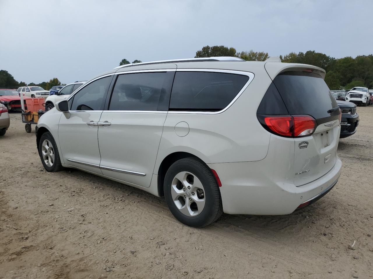 Изображение 2 2017 CHRYSLER PACIFICA TOURING L PLUS 2017 с VIN 2C4RC1EG8HR839471