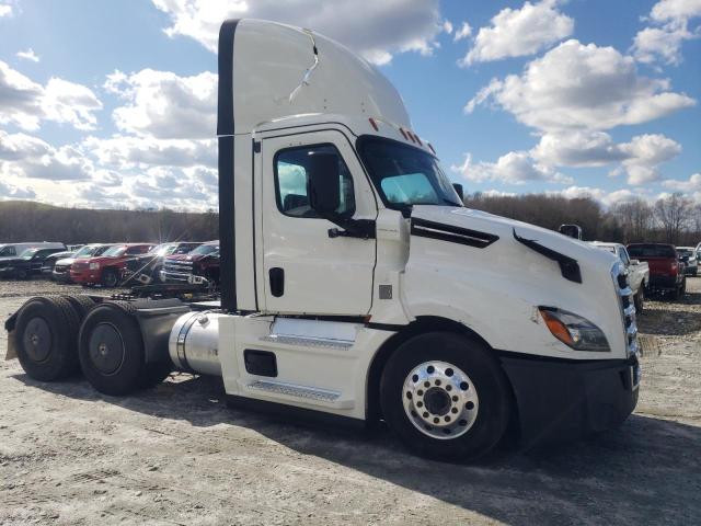 2022 FREIGHTLINER CASCADIA 126  2022 image