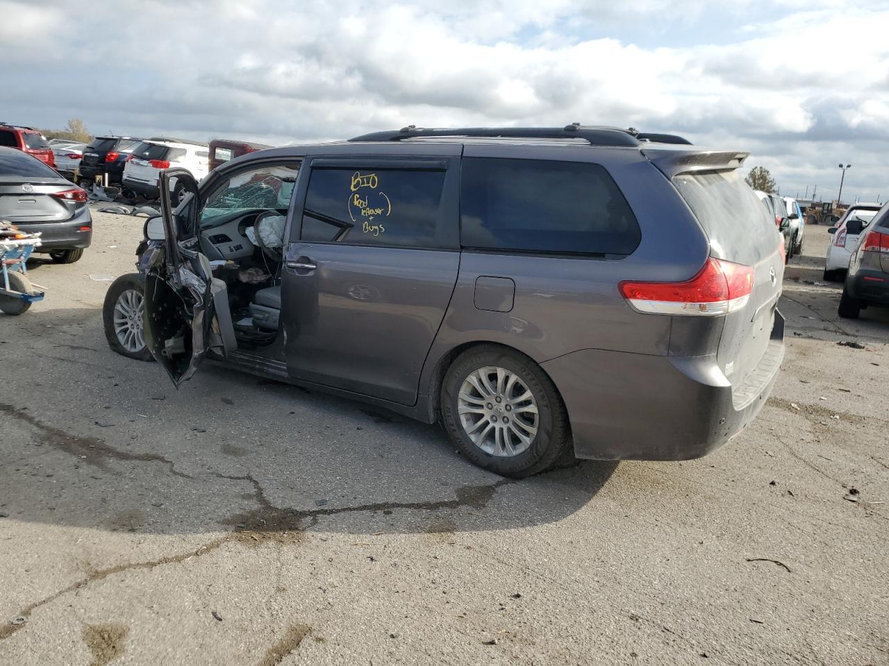 Obraz 2 z 2011 TOYOTA SIENNA XLE 2011 z VIN 5TDYK3DC3BS145195