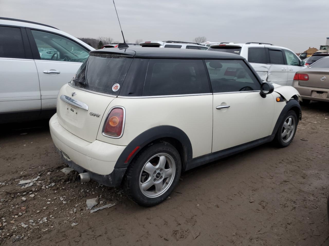 Obraz 3 z 2010 MINI COOPER  2010 z VIN WMWMF3C58ATZ63556