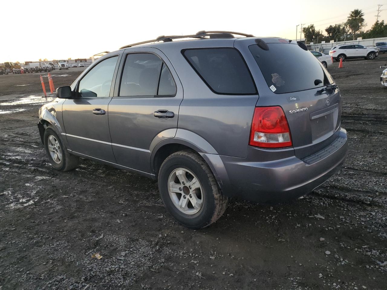 Изображение 2 2005 KIA SORENTO EX 2005 с VIN KNDJD733X55367974