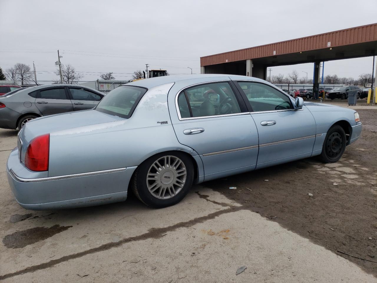 Изображение 3 2009 LINCOLN TOWN CAR SIGNATURE LIMITED 2009 с VIN 2LNHM82V69X626936