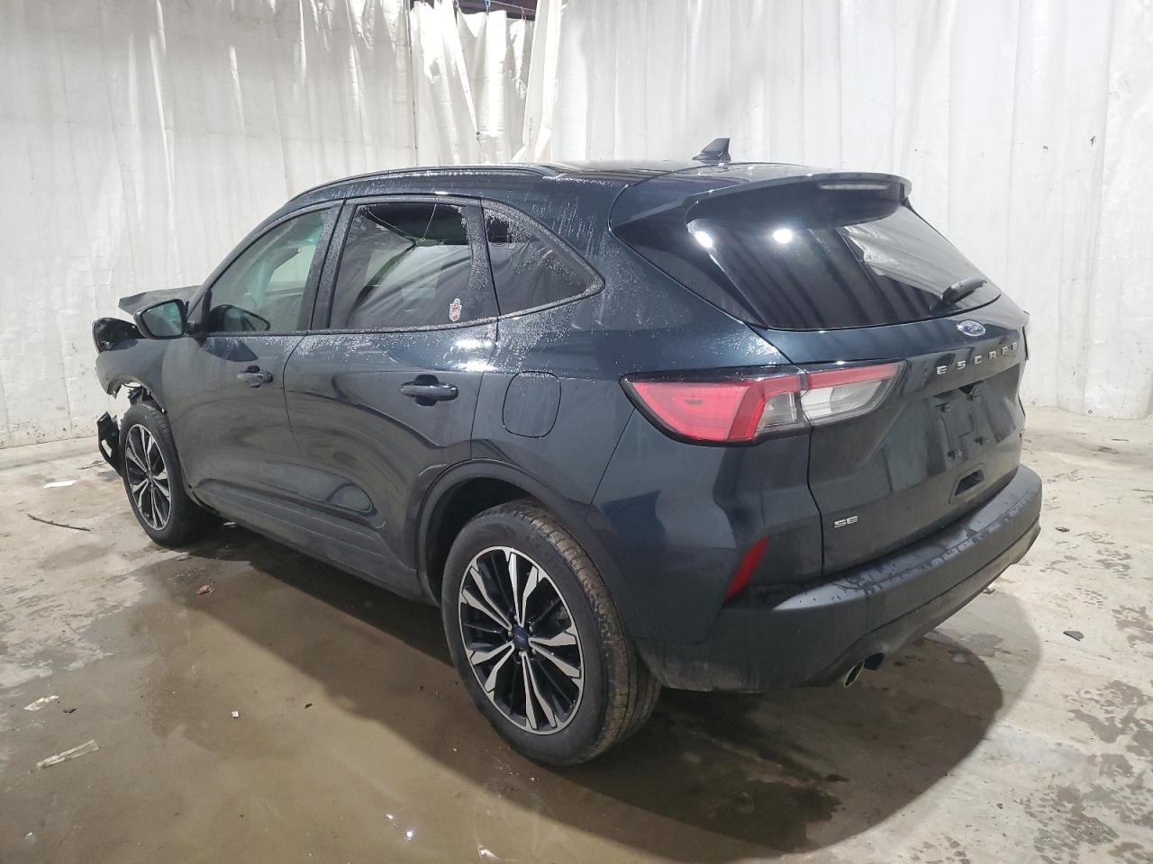 Image 2 of 2022 FORD ESCAPE SE 2022 with VIN 1FMCU9G69NUB19516