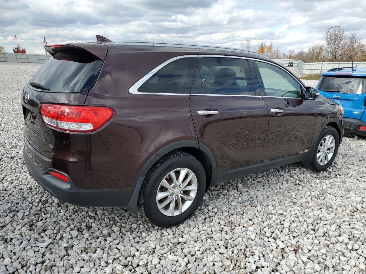Image 3 of 2016 KIA SORENTO LX 2016 with VIN 5XYPGDA56GG027767