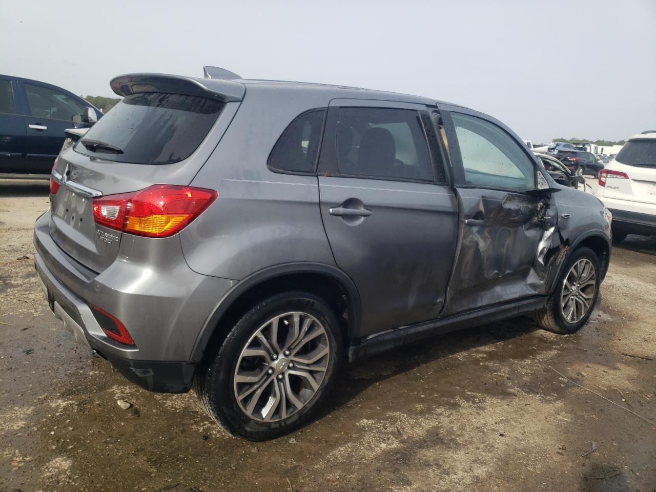 Obraz 3 z 2018 MITSUBISHI OUTLANDER SPORT ES 2018 z VIN JA4AP3AU5JU023975