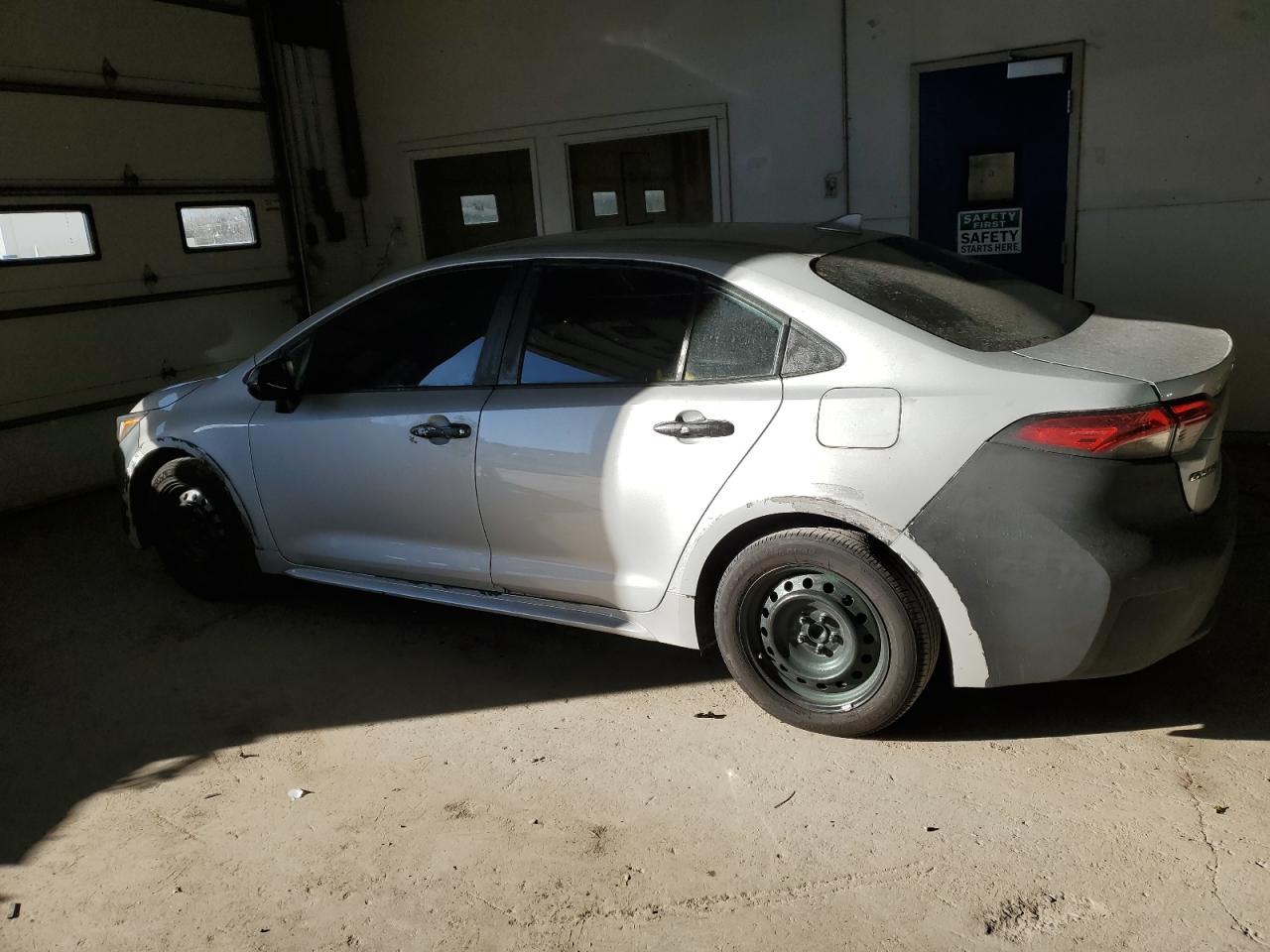 Image 2 of 2021 TOYOTA COROLLA LE 2021 with VIN 5YFEPMAEXMP183485