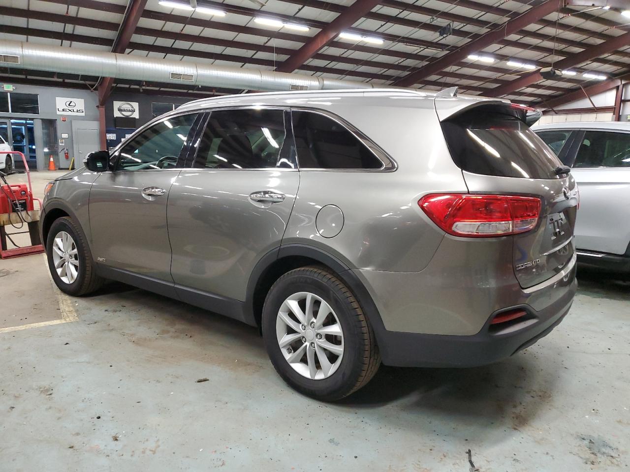 Изображение 2 2017 KIA SORENTO LX 2017 с VIN 5XYPGDA35HG193133