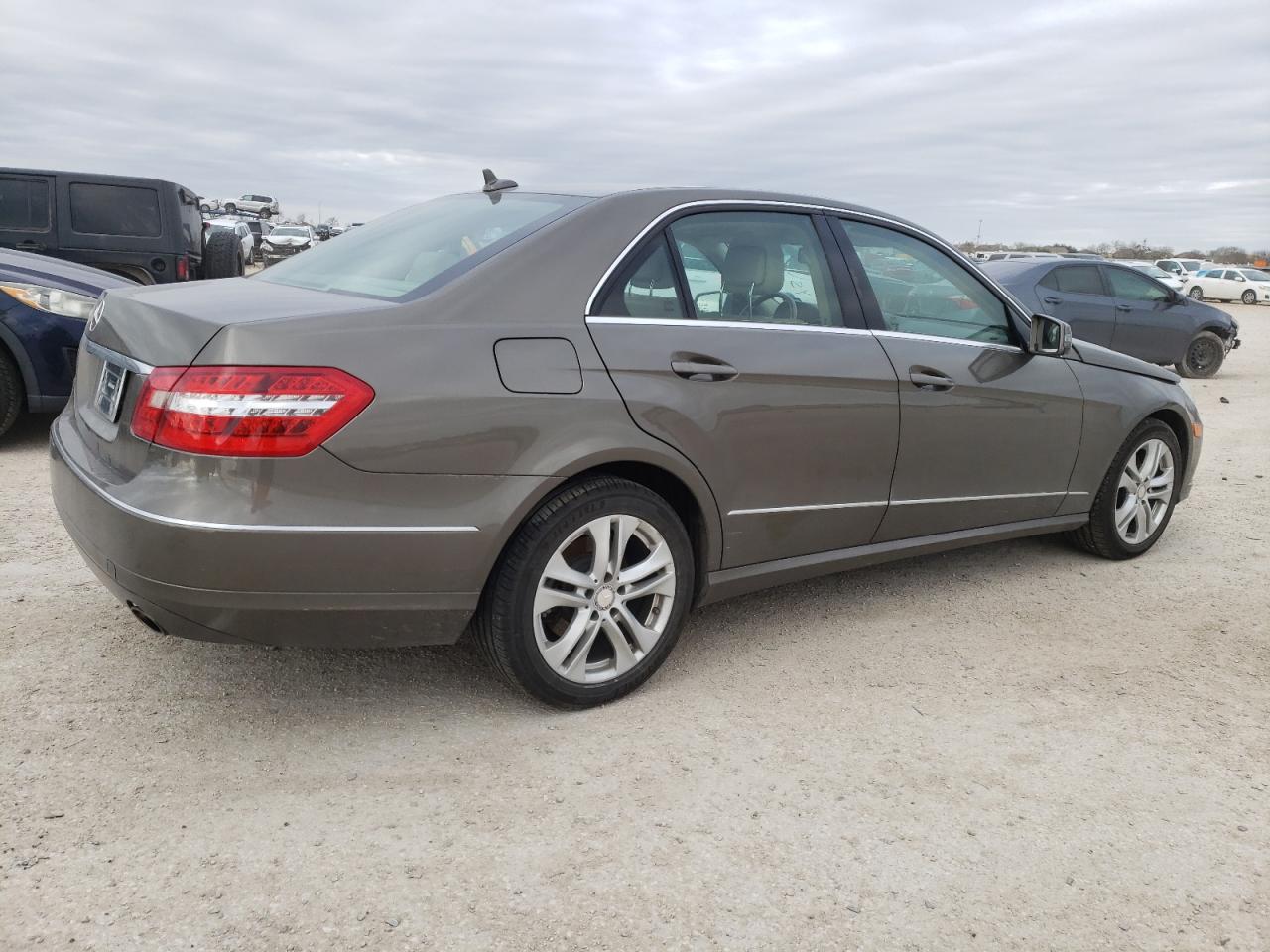 Obraz 3 z 2011 MERCEDES-BENZ E 350 2011 z VIN WDDHF5GB0BA421368