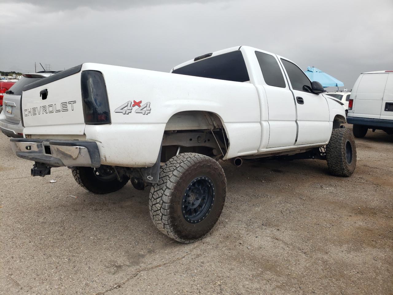 Image 3 of 2006 CHEVROLET SILVERADO K1500 2006 with VIN 1GCEK19ZX6Z173536