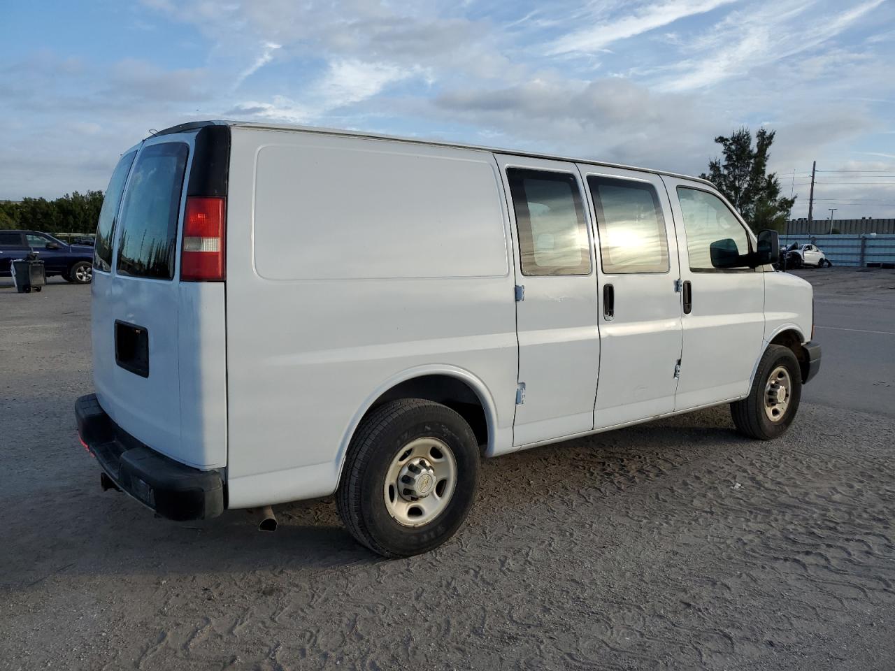 Изображение 3 2012 CHEVROLET EXPRESS G2500  2012 с VIN 1GCWGFCB9C1121422
