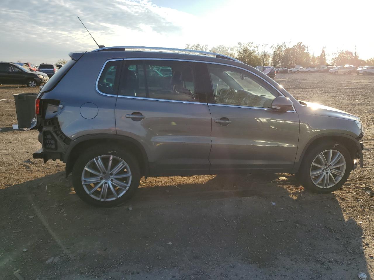 Obraz 3 z 2011 VOLKSWAGEN TIGUAN S 2011 z VIN WVGAV7AXXBW561599