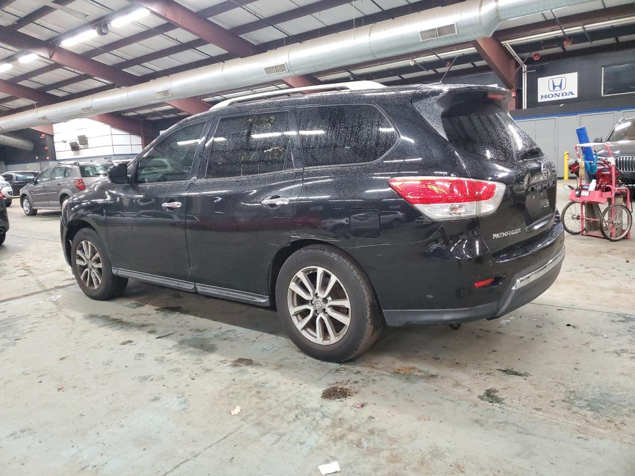Изображение 2 2014 NISSAN PATHFINDER S 2014 с VIN 5N1AR2MMXEC690411