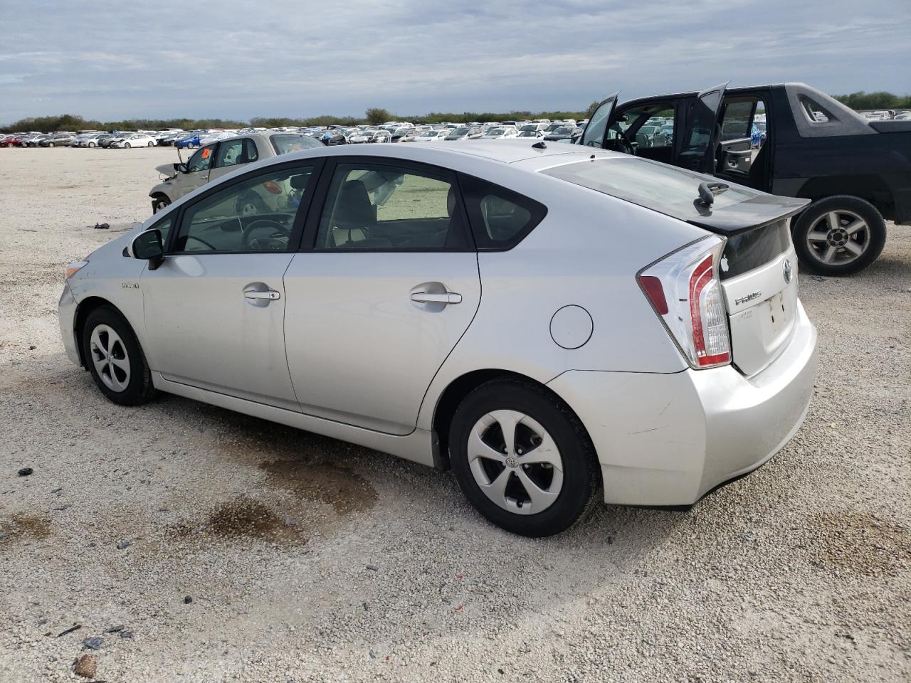 Image 2 of 2015 TOYOTA PRIUS  2015 with VIN JTDKN3DU5F0482384