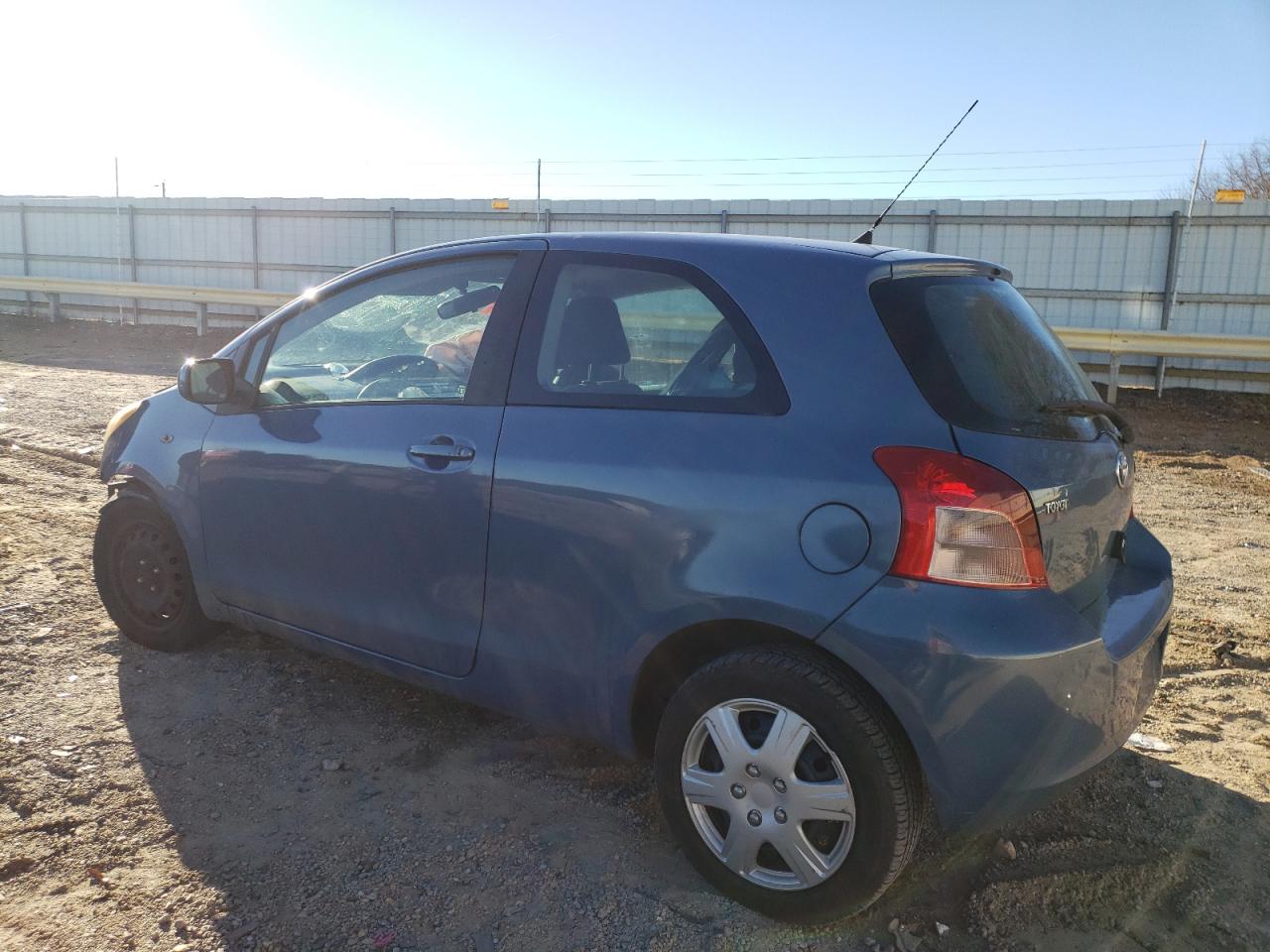 Image 2 of 2007 TOYOTA YARIS  2007 with VIN JTDJT923975117905