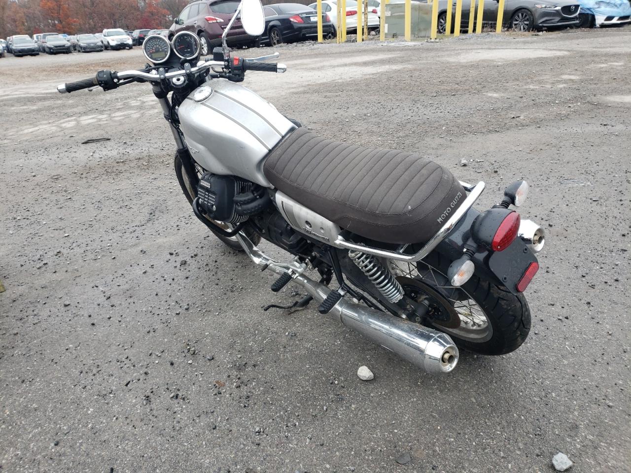 Изображение 3 2019 MOTO GUZZI V7 III 2019 с VIN ZGULDUA05KM000351