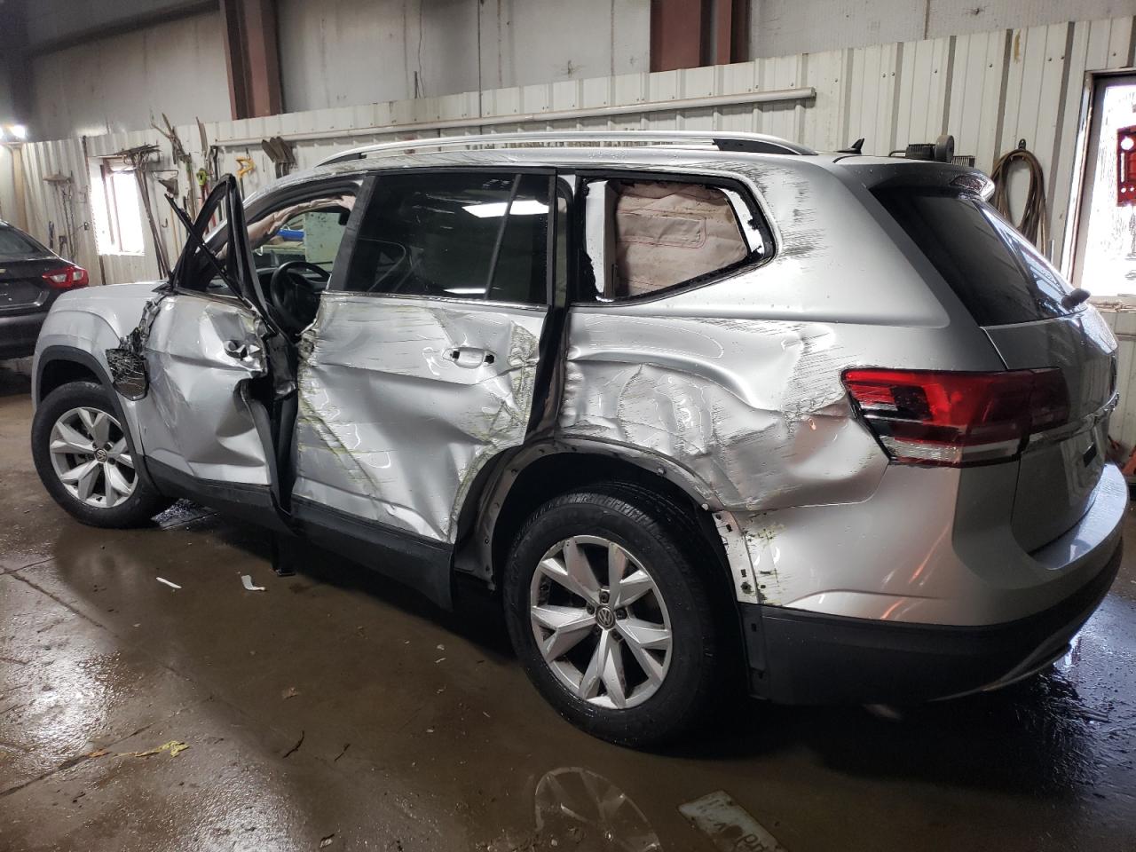 Image 2 of 2018 VOLKSWAGEN ATLAS  2018 with VIN 1V2BR2CA4JC502040