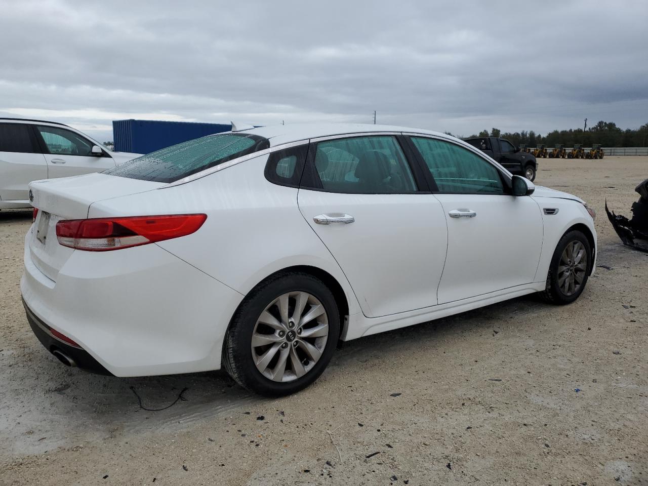 Obraz 3 z 2017 KIA OPTIMA LX 2017 z VIN 5XXGT4L35HG161439