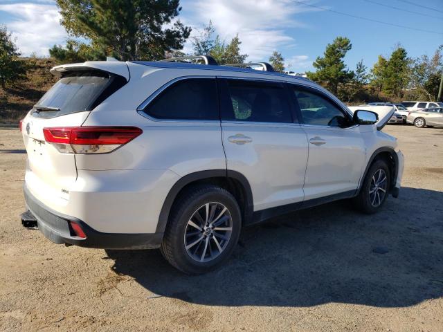 Image 3 of 2019 TOYOTA HIGHLANDER SE 2019 with VIN 5TDKZRFH7KS569654