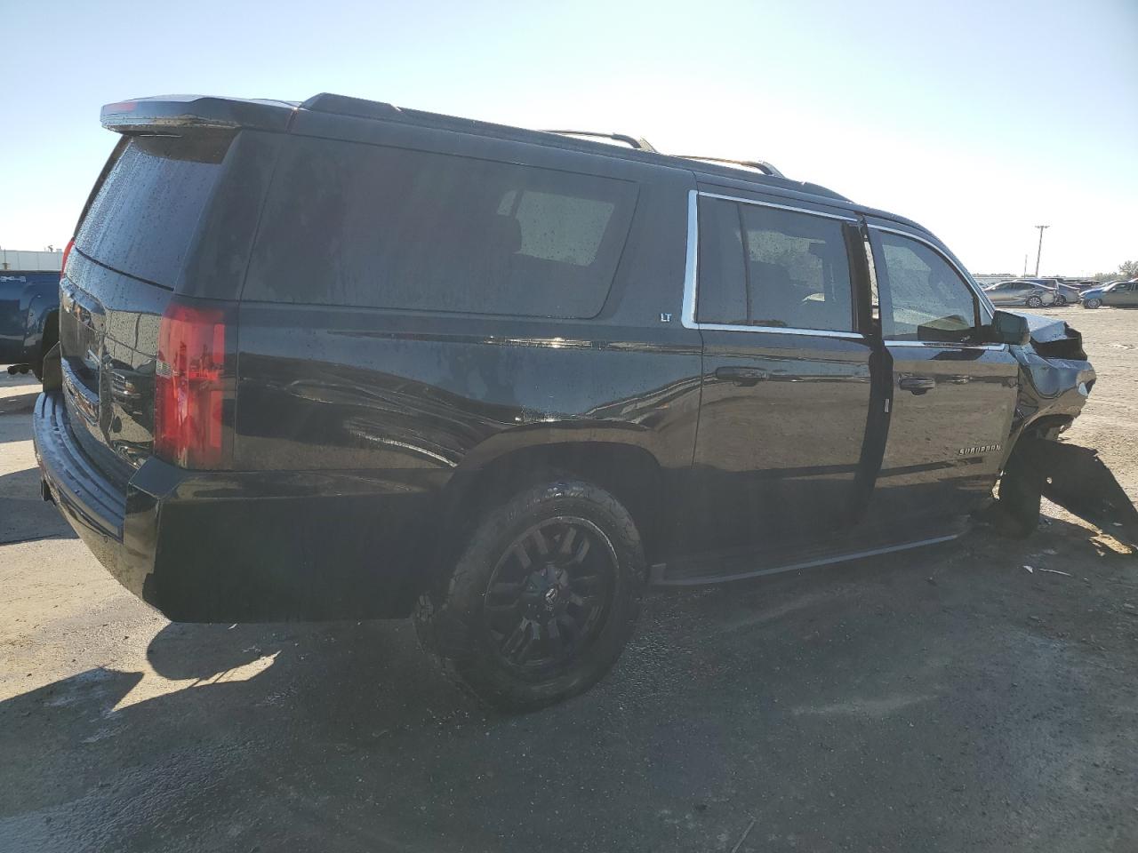 Obraz 3 z 2016 CHEVROLET SUBURBAN K1500 LT 2016 z VIN 1GNSKHKC8GR454339
