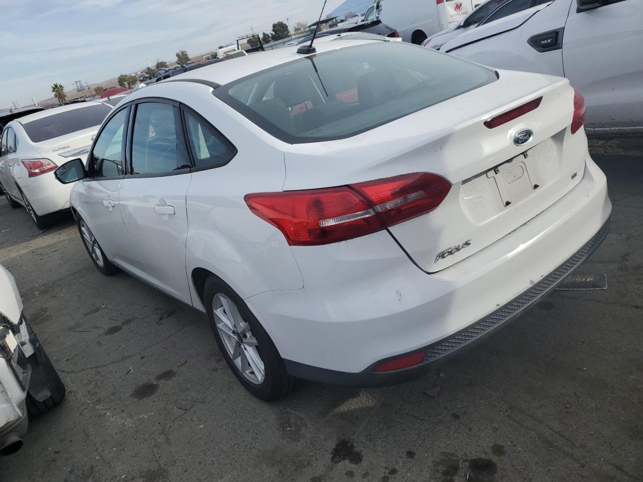 Изображение 2 2015 FORD FOCUS SE 2015 с VIN 1FADP3F23FL206109