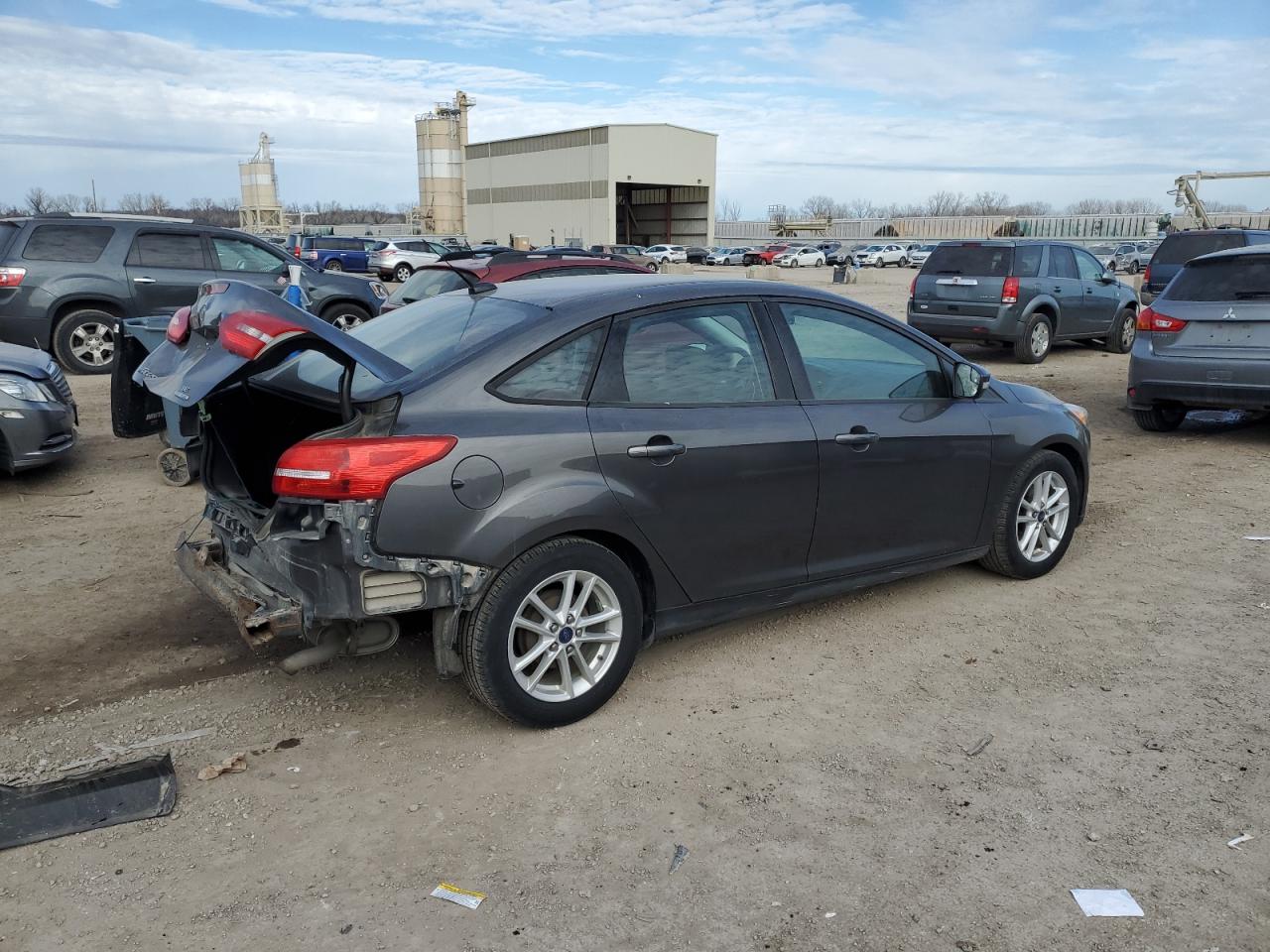 Image 3 of 2015 FORD FOCUS SE 2015 with VIN 1FADP3F29FL342650