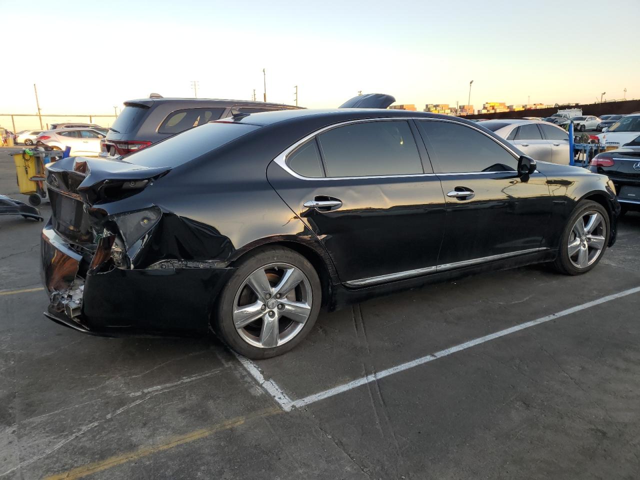 Image 3 of 2007 LEXUS LS 460L 2007 with VIN JTHGL46F375016827