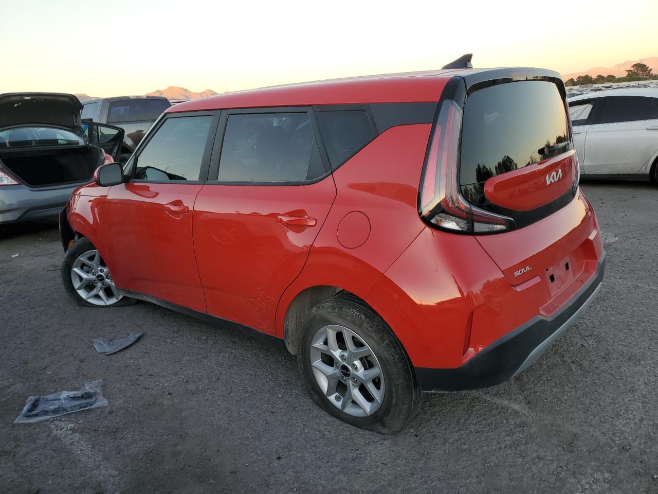 Изображение 2 2023 KIA SOUL LX 2023 с VIN KNDJ23AU0P7189753